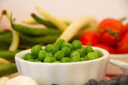 具有新鲜和干枯豆类的各类厨房用具红色脉冲豆子蔬菜棕色食物营养扁豆图片