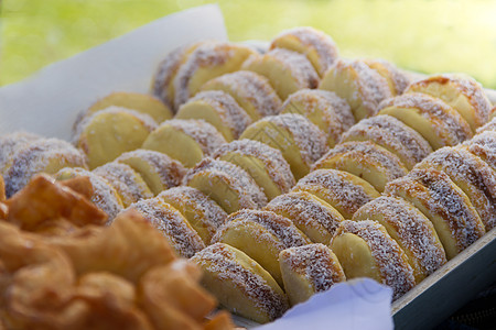 具有阿根廷通食气管典型的低脂液态玉米粉末食物销售棕色文化早餐白色美食甜点团体蛋糕图片