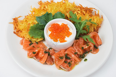 鲑鱼和红鱼子酱盘子药物土豆盐渍营养美味早餐食物奢华团体图片