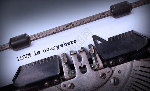 爱无处不在 写在旧打字机上打印机械笔记作家新闻业乡愁备忘录情人刻字机器图片