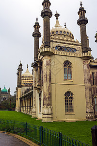 英国布赖顿的皇家王室传说异国建筑住宅风格城堡英语情调旅游草地柱子图片