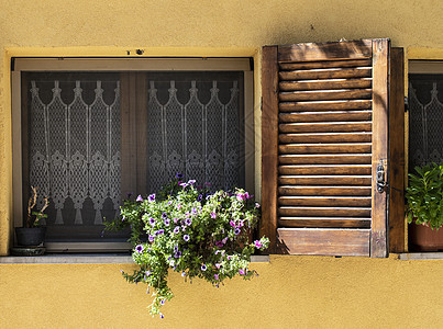 典型的意大利面孔有窗户 意大利房子图片