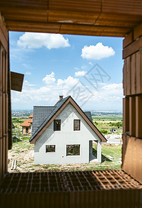 建造新住房蓝色白色天空建筑学家庭住宅财产黑色建筑房屋图片