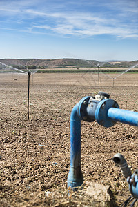 供水厂用管道和自来水花园灌溉洒水器压力龙头阀门软管工业管子金属图片