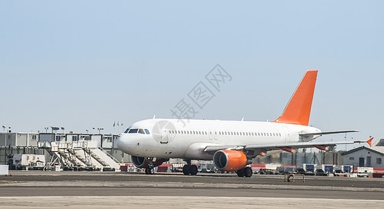 起飞前的飞机喷射客机航空公司引擎空气乘客航空游客跑道旅行图片