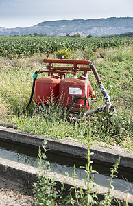 供水厂用管道和自来水绿色软管环境阀门灌溉压力洒水器园艺龙头花园图片
