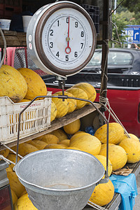 市场上卖甜瓜农民食物蔬菜水果平衡销售牧场西瓜植物黄色图片