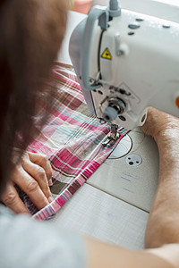 妇女缝制缝纫机纺织品剪裁女裁缝商业织物工艺职业创造力裁缝材料图片