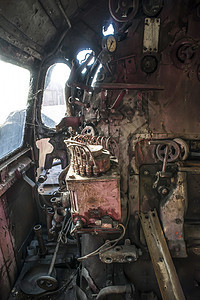 旧蒸汽机车的详情齿轮金属建造力量历史运输旅行车辆古董机器图片