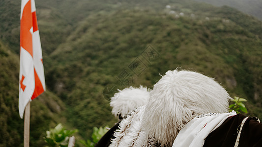 格鲁吉亚有山山的传统衣着格鲁吉亚人宝藏裙子旅游羊毛披风工艺品戏服岩石商业文化图片