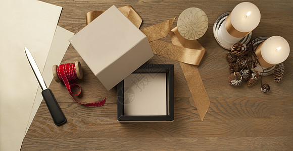 白圣诞节礼品箱开放 等待包装在木制桌子上图片
