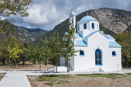 典型希腊教会建筑学天空蓝色假期圆顶教堂白色旅行村庄宗教图片