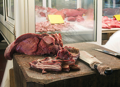 市场上的肉肉屠宰场牛肉美食零售牛扒展示产品红色猪肉店铺图片