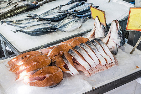 储存中的鲑鱼美食零售海鲜产品店铺生产红色加工桌子营养图片