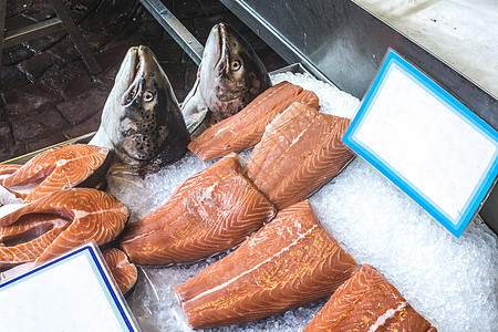 储存中的鲑鱼营养海鲜钓鱼店铺饮食零售柜台鱼片美食食物图片