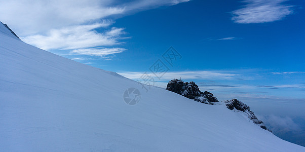 意大利阿尔卑斯山脉 山地自然雪图片