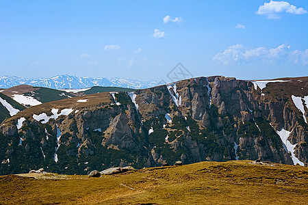 布塞吉山南喀尔法提人山坡山脊悬崖顶峰爬坡石质岩石高地英雄十字图片
