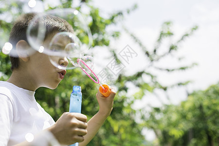 儿童制造泡沫闲暇游戏肥皂公园孩子童年乐趣太阳幸福气泡图片
