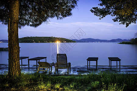 山湖岸边的清晨池塘环境旅游风景日落太阳公园日出蓝色钓鱼图片