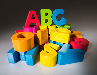 木制字母A B C玩具婴儿积木木头字体凸版英语白色图片
