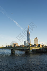 泰晤士河上的伦敦市旅游城市场景游客建筑办公室码头地标天际旅行图片