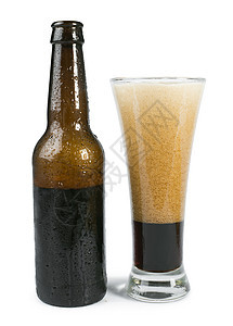 啤酒瓶和啤酒杯玻璃泡沫饮料瓶子金子气泡啤酒液体茶点派对图片