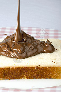 游动巧克力棕色敷料糖果美食食物糖浆奶油早餐刨冰液体图片