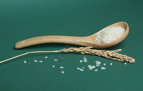 以木勺制成的稻谷秃顶文化饮食谷物勺子美食香米粮食种子农业蔬菜图片