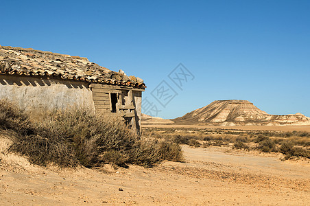 草原上的小小屋石头建筑场地木头家园天空小屋乡村沙漠农村图片