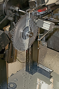 锐化工厂工匠机械金工磁盘刀刃焊接男人研磨焊机图片