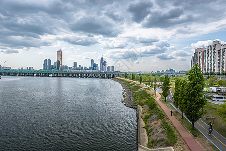 时间流逝的河上天际线 在世间不时传过交通商业城市速度街道景观路口天线铜雀建筑图片