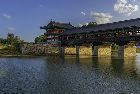 上午1 南韩庆州Woljeonggyo桥文化历史天空蓝色宗教遗产建筑学公园寺庙游客图片