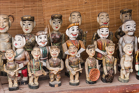 古代水木偶术Roi Nuoc中使用的多彩纪念木偶塑像展示娃娃手工业艺术生活工艺乐器神话传说图片