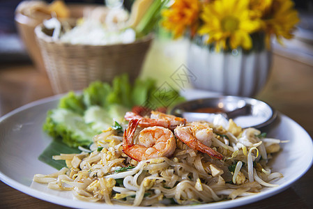 泰国油炸面和虾虾著名食品食谱蔬菜国家软垫美食柠檬烹饪海鲜餐厅豆芽面条图片