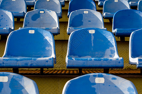 空体育场运动台相同湿蓝色座位的行数空行论坛椅子塑料数字坐姿体育场尘土图片