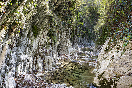 马梅多夫峡谷的Kuapse河是一条旅游路线 2019年11月4日 俄罗斯索契Lazarevsky区岩石国家石头旅行森林自然保护区图片