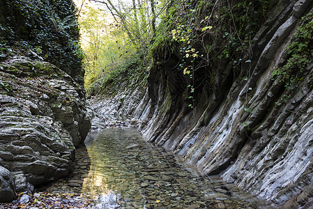 马梅多夫峡谷的Kuapse河是一条旅游路线 2019年11月4日 俄罗斯索契Lazarevsky区山脉游客公园野生动物自然保护区图片