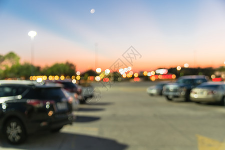 日落时得克萨斯州休斯敦市购物商场零售店外的模糊背景奢华商业标识沥青零售店面店铺娱乐房地产市场图片