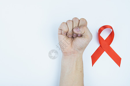 艾滋病认识 男性握住手和红色艾滋病认识r权利药品世界卫生活动国家束缚丝带男人疾病图片