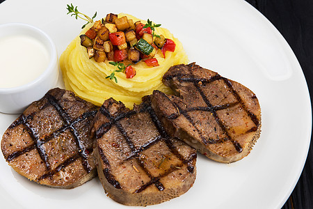 牛肉舌香料土豆餐厅桌子肉汁盘子叶子油炸午餐烹饪图片