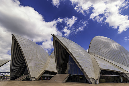 悉尼歌剧院是一座由多种文化组成的表演艺术中心 被确定为20世纪最有特色的建筑之一它是一个名为歌剧港口城市日落地标天空天际旅游景观图片