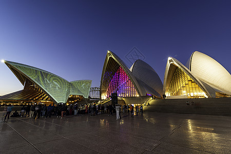 悉尼歌剧院是一座由多种文化组成的表演艺术中心 被确定为20世纪最有特色的建筑之一它是一个名为旅游城市天空建筑学景观天际房子港口日图片