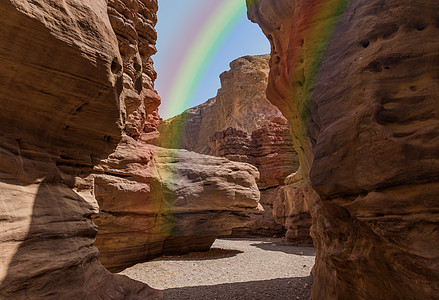 红色峡谷里的女人公园风景国家岩石女士沙漠旅游石头砂岩地标图片