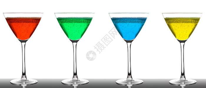 白色背景上的眼镜饮料口渴糖浆高脚杯玻璃概念液体气泡水晶矿物图片