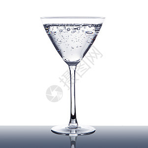 白色背景中的一杯水矿物玻璃饮料液体概念糖浆口渴气泡高脚杯水晶图片