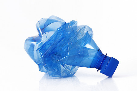 白色底底的塑料瓶生态塑料回收垃圾概念收藏收集垃圾箱图片