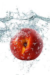 桃子在水中坠落飞溅水果气泡生物食物溪流饮食液体运动图片