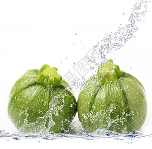 淡水中滴入水中的新鲜椰菜食物农业生物蔬菜液体气泡饮食运动飞溅厨房图片