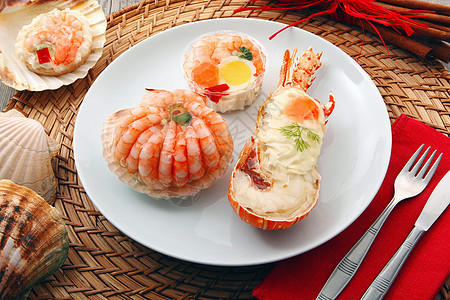 美味新鲜的贝类特色菜盘子脑袋木头龙虾午餐烹饪糕点特产桌子食物图片