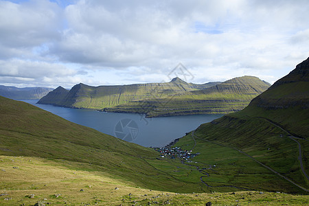 法罗群岛海湾农村乡村村庄海洋旅游爬坡假期峡湾风景图片